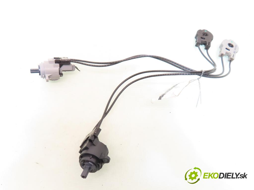 FORD FOCUS (DAW, DBW) HB 2002 85,00 1.8 TDCi - F9DA 1753,00 Lanko panel kúrenia 2M5111503AA ; 2M5111504AA