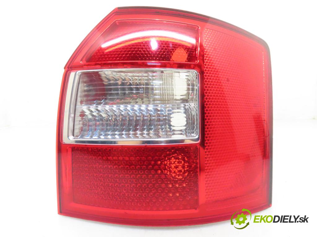 AUDI A4 Avant (8E5, B6) KOMBI 2004 96,00 1.9 TDI - AWX 1896,00 Svetlo pravé zadné