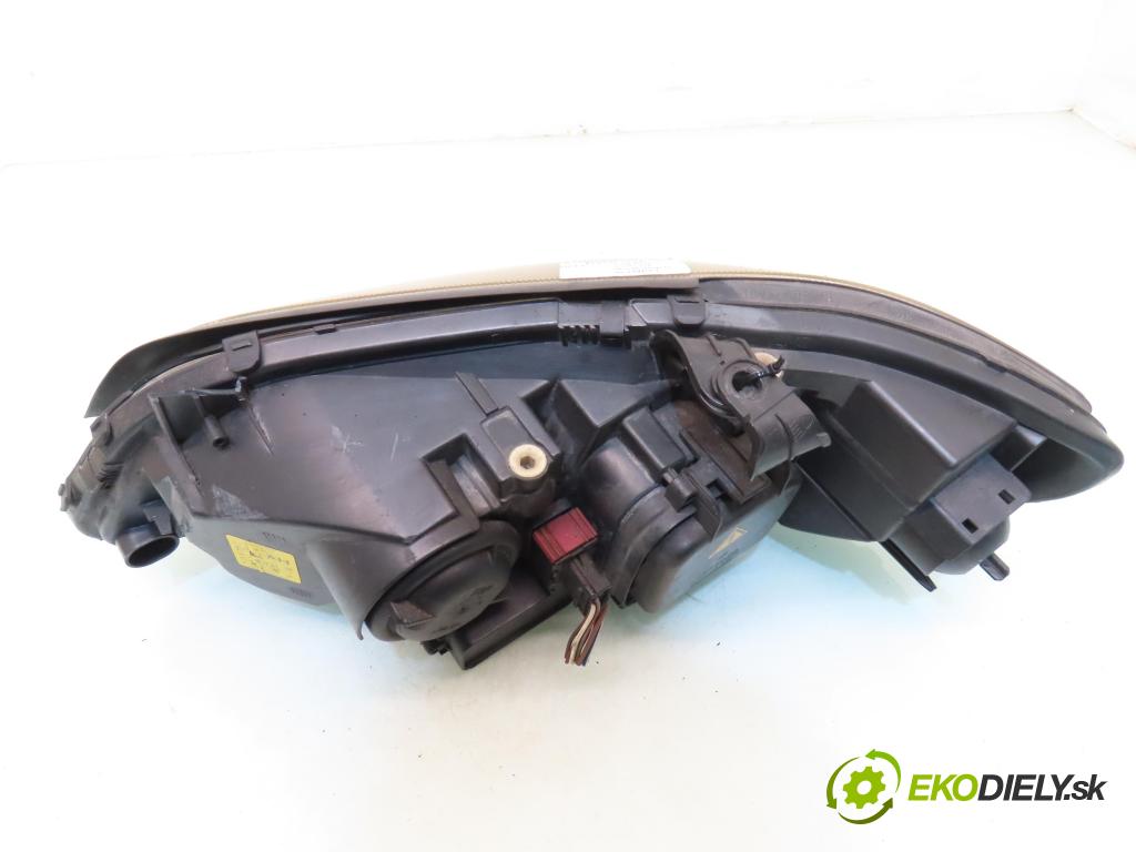 OPEL ZAFIRA A Nadwozie Wielkopojemne (MPV) (T98)  MINIVAN 2003 74,00 2.0 DTI 16V 101 - Y 20 DTH 1995,00 Svetlo PP 0301116272 ; 1307329066