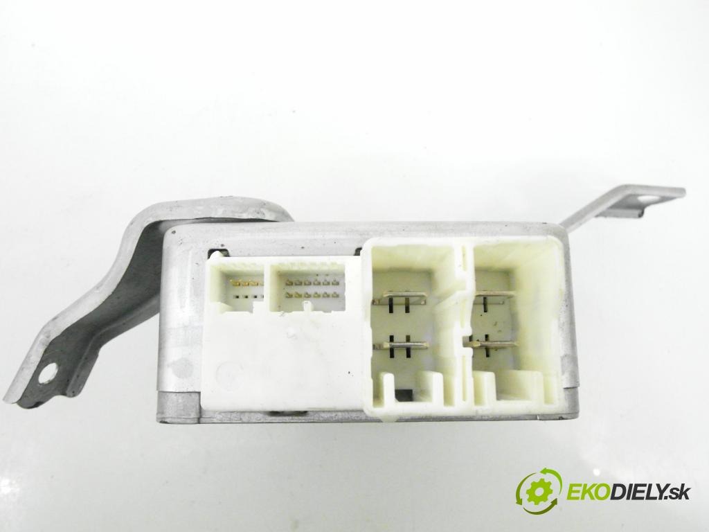 TOYOTA YARIS (_P1_) HB 2004 50,00 1.0 VVT- i 68 - 1SZ-FE 998,00 serv/podporovanie elektrické 6900000472 ; 452000D031 ; 896500D030