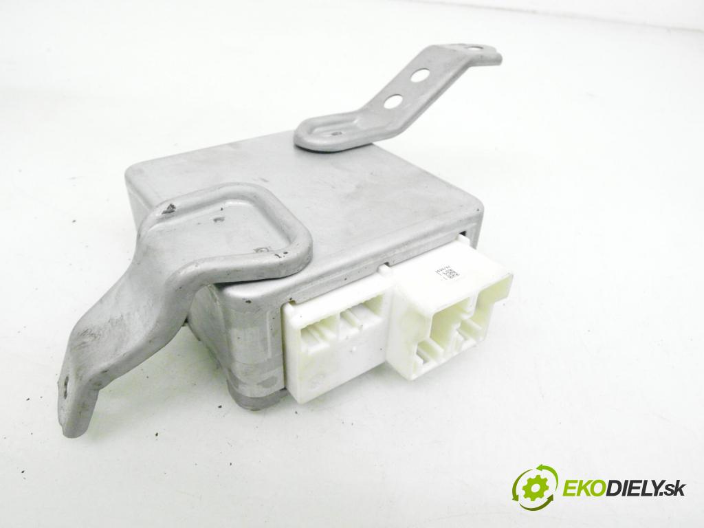 TOYOTA YARIS (_P1_) HB 2004 50,00 1.0 VVT- i 68 - 1SZ-FE 998,00 SLOUPEC / PODPORA elektrický 6900000472 ; 452000D031 ; 896500D030
