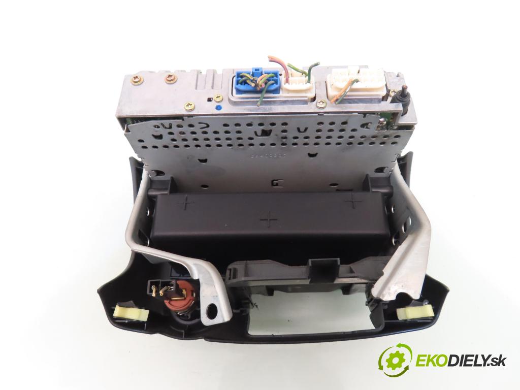 TOYOTA YARIS (_P1_) HB 2004 50,00 1.0 VVT- i 68 - 1SZ-FE 998,00 RADIO CD 861200D140
