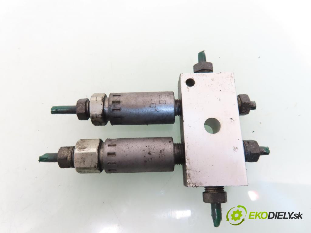 OPEL CORSA C (X01) HB 2000 43,00 1.0 12V 58 - Z 10 XE 973,00 motorek regulace SILY brzdení 1012343