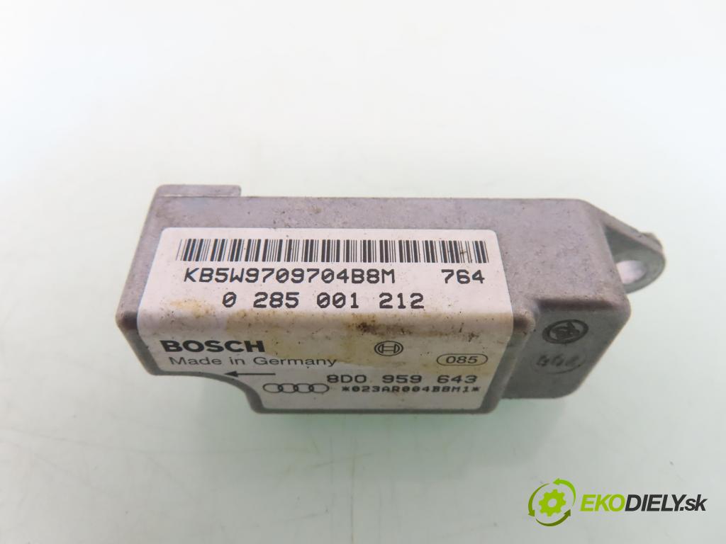 AUDI A4 (8D2, B5) SEDAN 1996 92,00 1.8 - ADR 1781,00 Snímač nárazu 8D0959643 ; 0285001212 (Snímač nárazu)