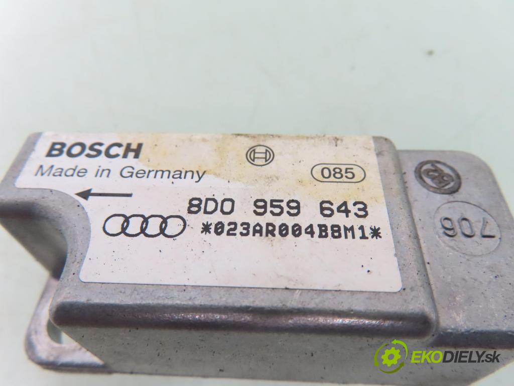 AUDI A4 (8D2, B5) SEDAN 1996 92,00 1.8 - ADR 1781,00 Snímač nárazu 8D0959643 ; 0285001212 (Snímač nárazu)