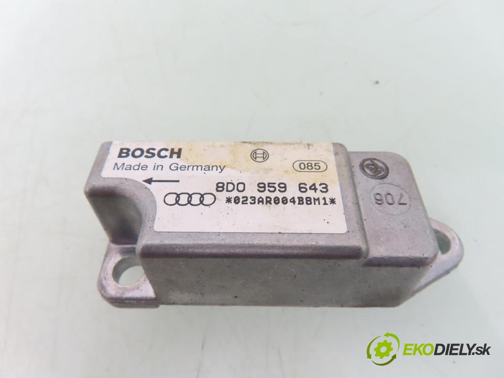 AUDI A4 (8D2, B5) SEDAN 1996 92,00 1.8 - ADR 1781,00 Snímač nárazu 8D0959643 ; 0285001212 (Snímač nárazu)