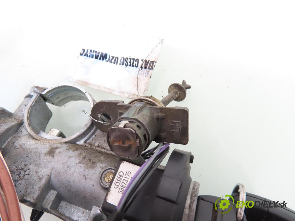 LAND ROVER FREELANDER (L314) SUV 2000 72,00 2.0 DI 4x4 - 20 T2N 1994,00 spinačka / zámky C00391 ; YXB100350