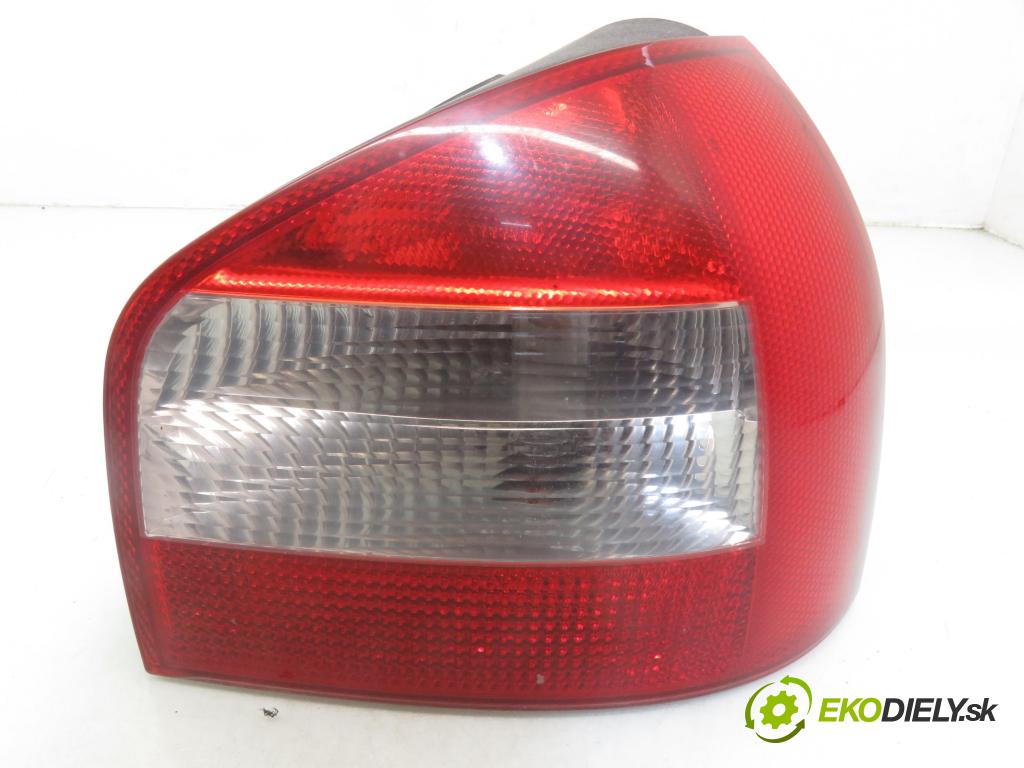 AUDI A3 (8L1) HB 1999 74,00 1.6 - AKL 1595,00 Svetlo ľavé zadné 8L0945095B ; 8L0945096C