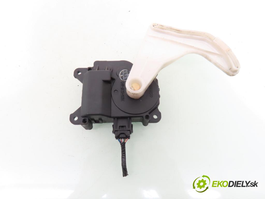TOYOTA COROLLA (_E12_) HB 2002 66,00 2.0 D-4D (CDE120R_, CDE120L_) - 1CD-FTV 1995,00 motorek dveří topení AE0637008930