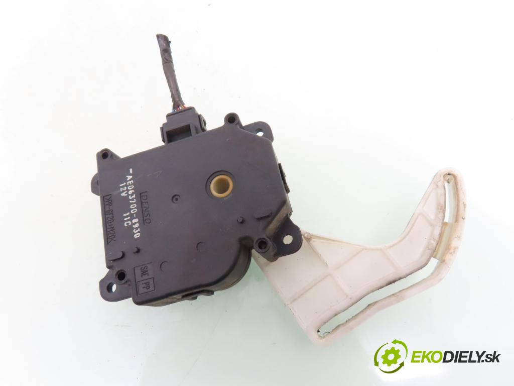 TOYOTA COROLLA (_E12_) HB 2002 66,00 2.0 D-4D (CDE120R_, CDE120L_) - 1CD-FTV 1995,00 motorek dveří topení AE0637008930