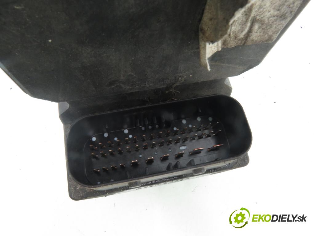 RENAULT SCENIC I (JA0/1_) MINIVAN 2000 70,00 1.4 16V (JA0D, JA1H, Ja0W, JA10) - K4J 714 1390,00 pumpa ABS 0265950046 ; 8200090690 (Pumpa ABS)