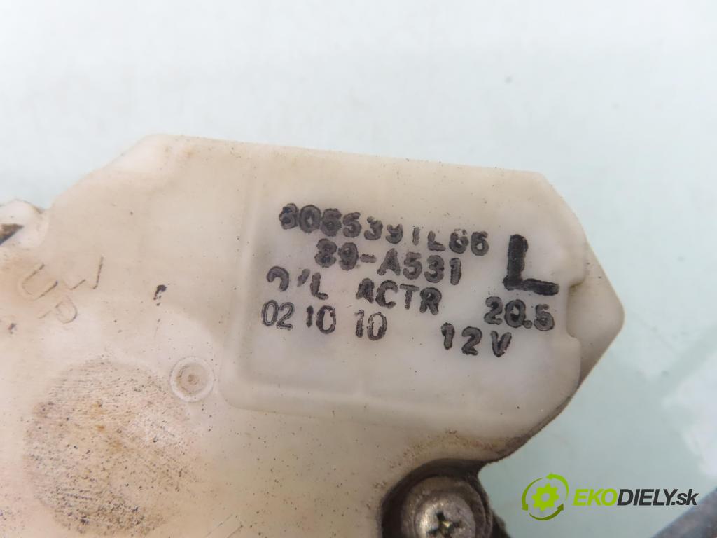 NISSAN TERRANO II (R20) TERENOWY 2002 113,00 3.0 Di 4WD - ZD30 2953,00 zámok 89A531