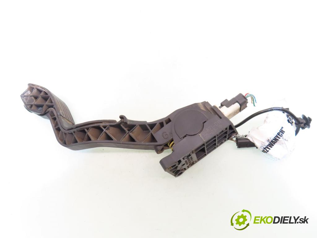 CITROEN C4 I (LC_) HB 2005 80,00 1.6 HDi- 9HZ (DV6TED4) 1560,00 Potenciometer plynu 0280755001 ; 9650889180 (Potenciometer plynového pedálu)