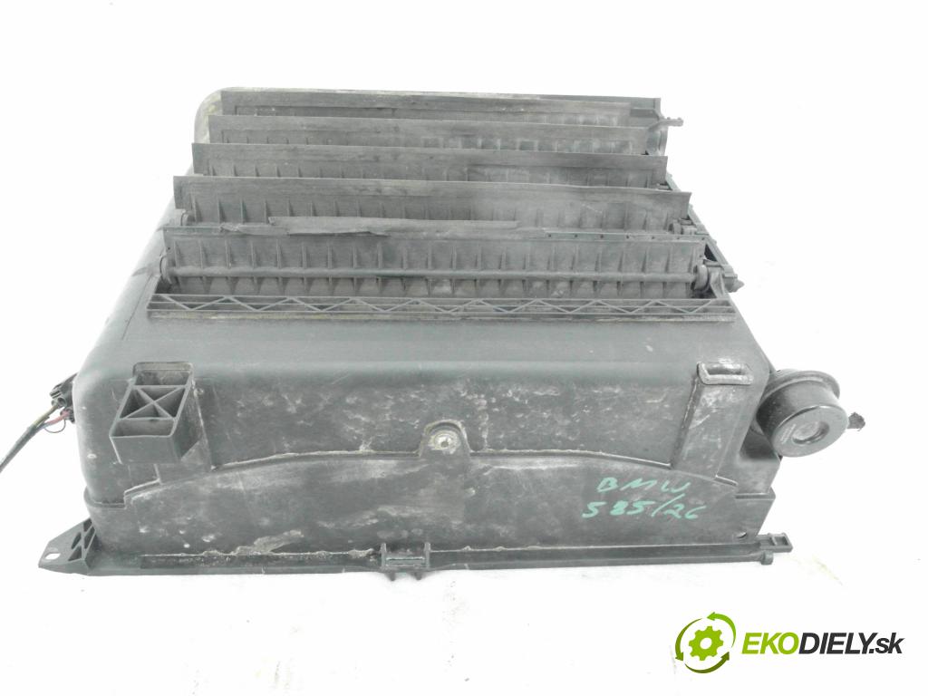 BMW 3 (E46) SEDAN 2001 100,00 320 d - M47 D20 (204D1) 1951,00 Ventilátor chladič vody 69226701 ; 64118391470 ; 3136613245