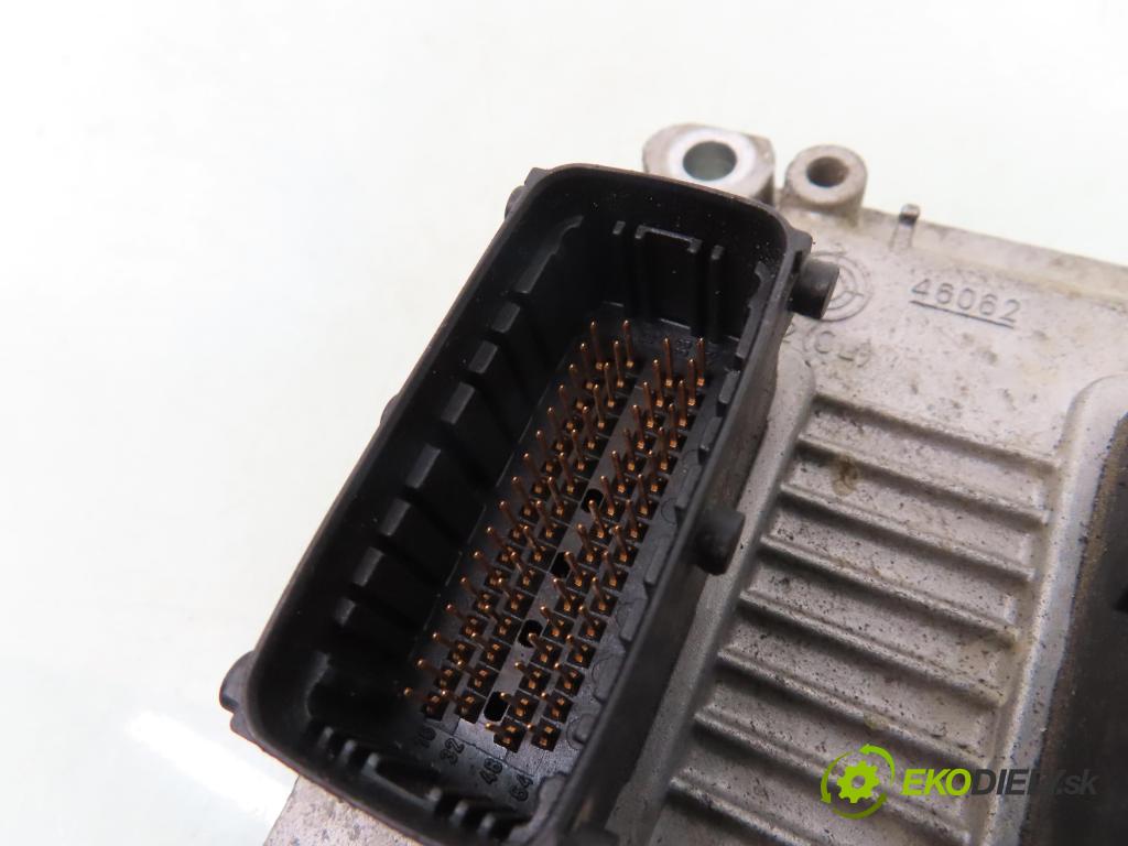 OPEL CORSA C (X01) HB 2001 43,00 1 - Z 10 XE 973,00 Riadiaca jednotka Motor 0261207421 ; 24443795