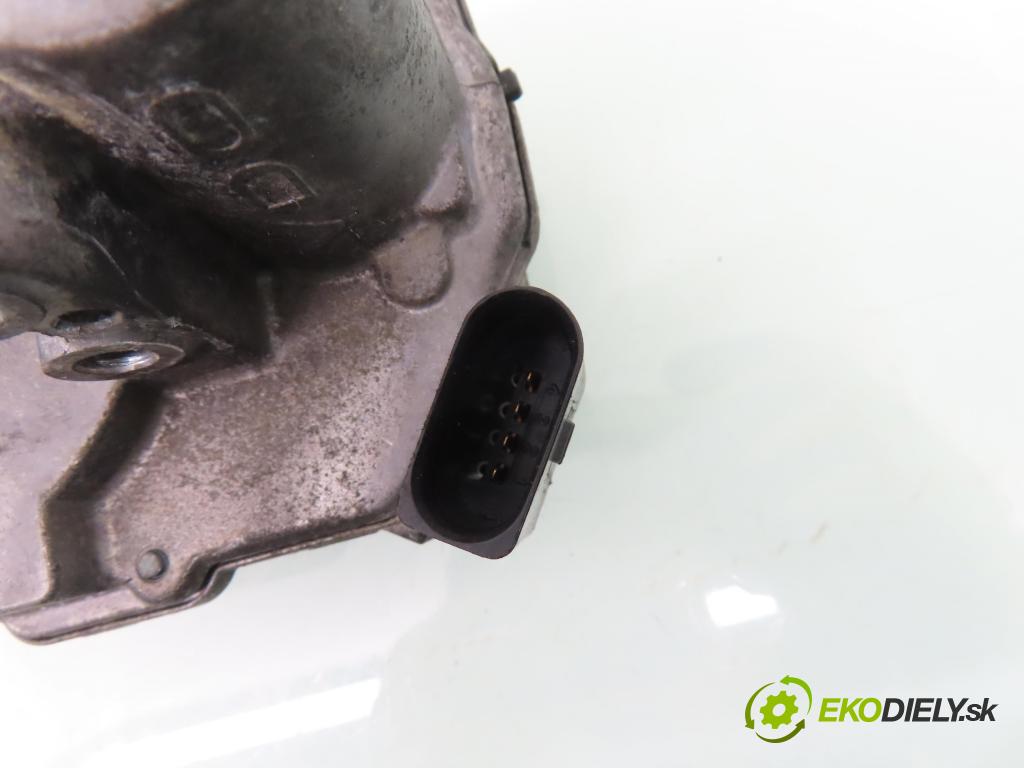 AUDI A6 (4F2, C6) SEDAN 2004 155,00 3.0 TDI quattro - BNG 2967,00 nastavovač svod, potrubí 059129086M ; A2C53308513 (Motorek ostatní)