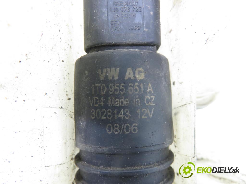 VW TOURAN (1T1, 1T2) MINIVAN 2006 77,00 1.9 TDI PD 105 1896,00 nádržka ostřikovačů 1T0955453C ; 1T0955651A ; 1T0955453D (Klika dveří ostatní)