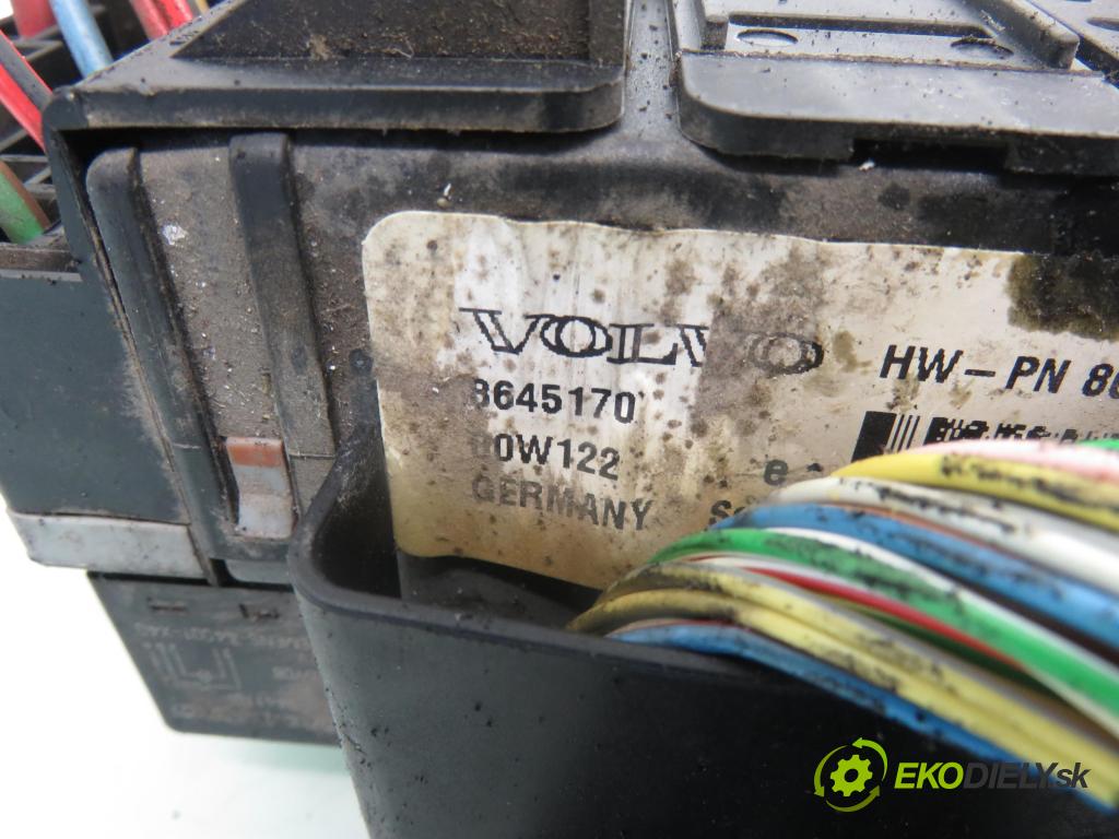 VOLVO V70 II SW (285) KOMBI 2000 103,00 2.5 TDI - D 5252 T 2461,00 MODUL BSI 8645170 ; 8645171
