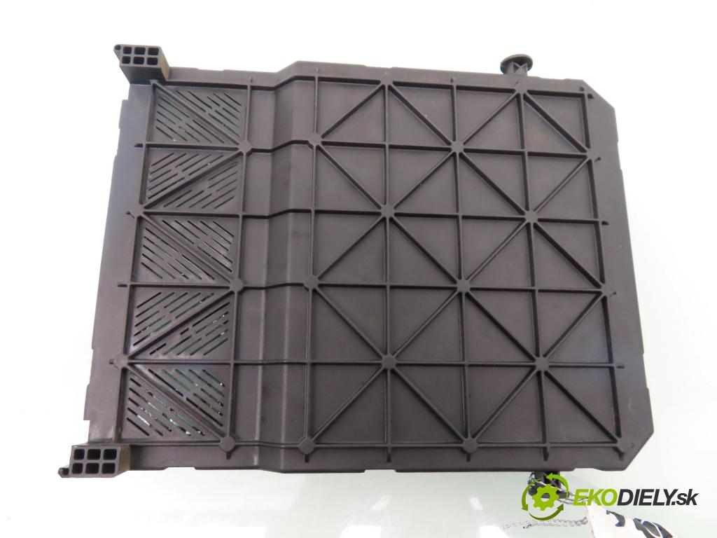 PEUGEOT 206 liftback (2A/C) HB 2004 440,00 1.1 i - HFX (TU1JP) 1124,00 MODUL BSI S118085220C ; 9652474780