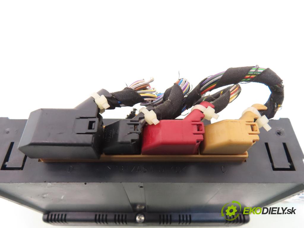 AUDI A3 (8L1) HB 1999 74,00 1.6 - AKL 1595,00 Panel topení KLIMATRONIK 8L0820043D ; 5HB00760804