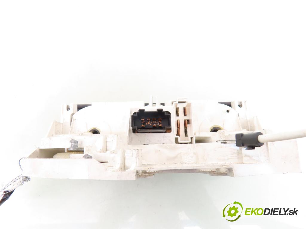 VW POLO CLASSIC (6V2) SEDAN 2001 44,00 60 1.4 - AEX 1390,00 Panel kúrenia 1J0819045F