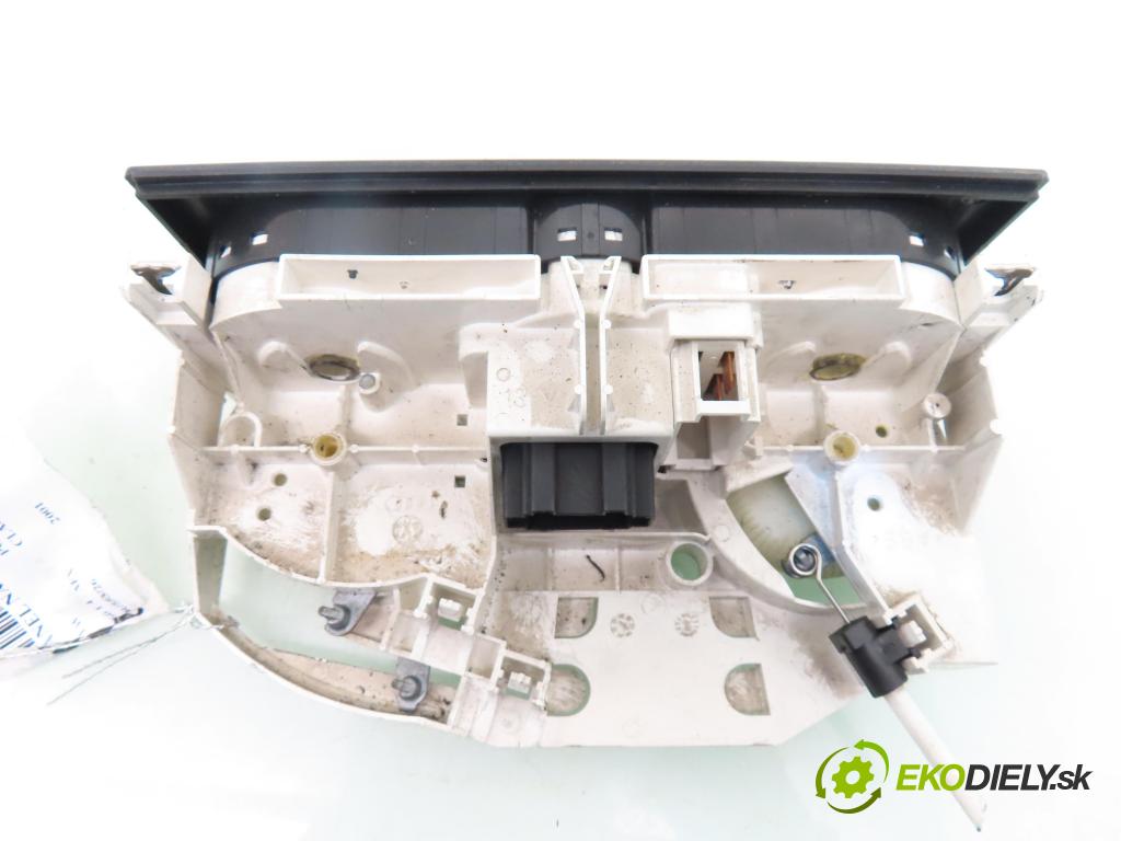 VW POLO CLASSIC (6V2) SEDAN 2001 44,00 60 1.4 - AEX 1390,00 Panel kúrenia 1J0819045F