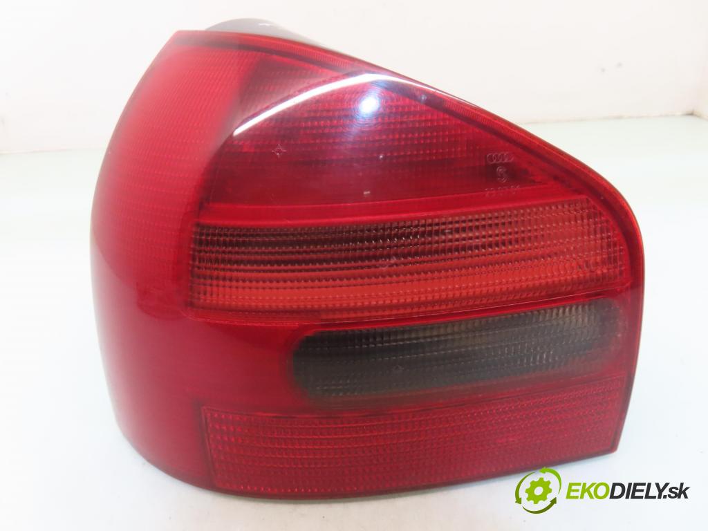 AUDI A3 (8L1) HB 1998 66,00 1.9 TDI - AGR 1896,00 světlo levé zadní 8L0945095A