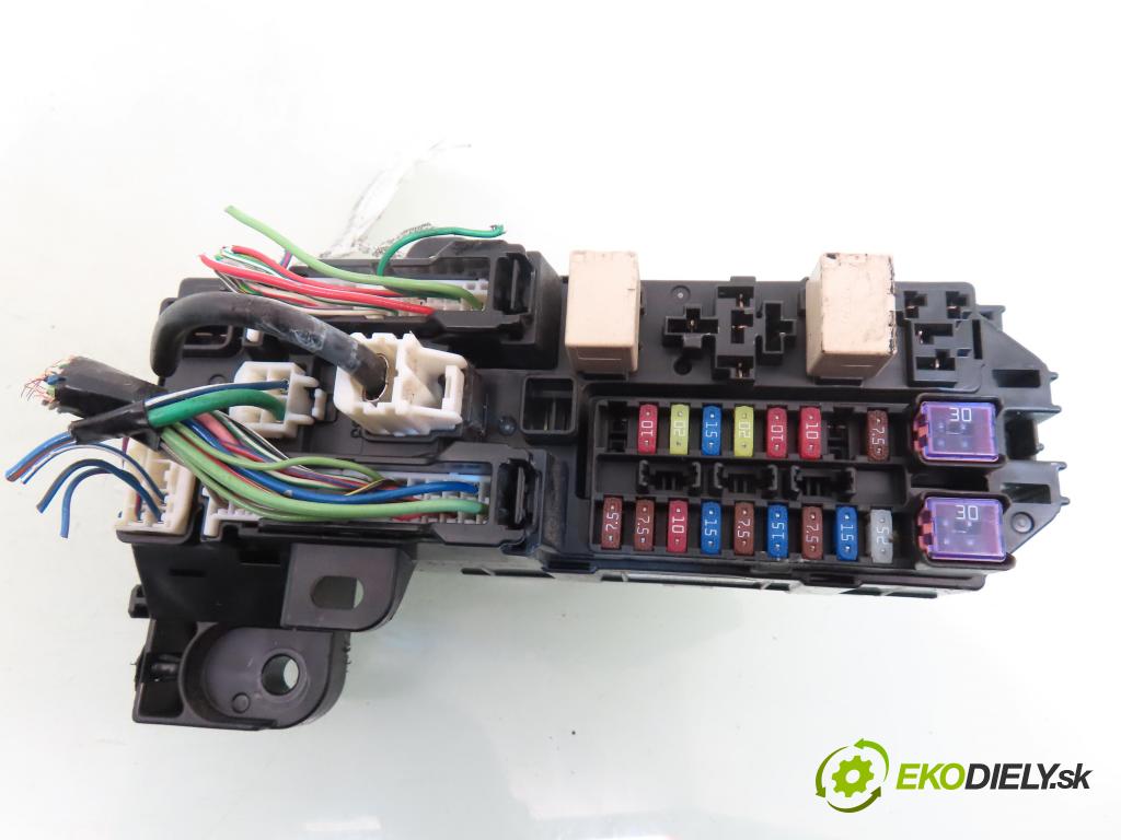 DAIHATSU CUORE VII (L275_, L285_, L276_) HB 2009 51,00 1 - 1KR-FE 998,00 Skrinka POJISTKY: 89221B2030