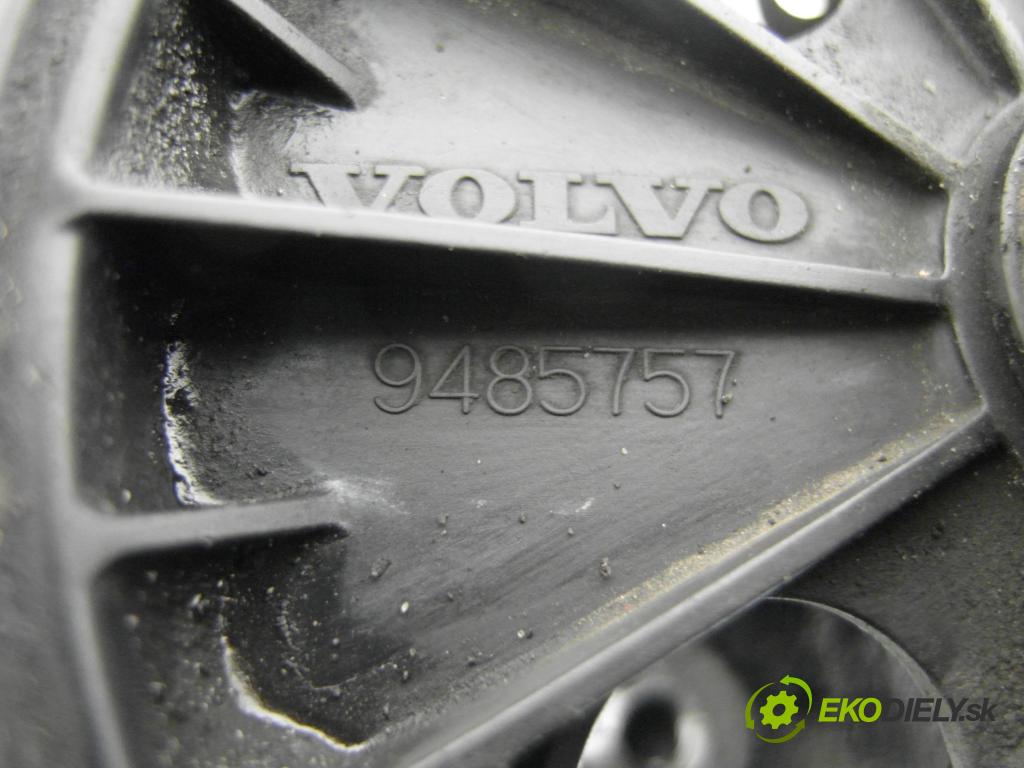 VOLVO S60 I (384) SEDAN 2004 154,00 2.5 T - B 5254 T2 2521,00 Pumpa servočerpadlo 7611332112 ; 9485757 (Servočerpadlo)