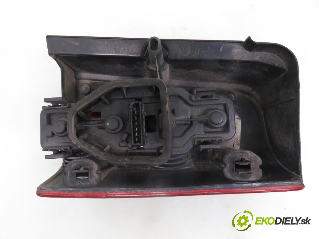 PEUGEOT PARTNER Combispace (5F) KOMBIVAN 2004 51,00 1.9 D - WJY (DW8B) 1868,00 světlo levé zadní