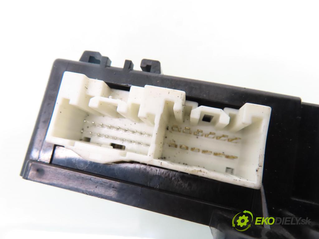 MAZDA 5 (CR19) MINIVAN 2008 107,00 2 - LFF7 1999,00 MODUL BCM CD8667560A