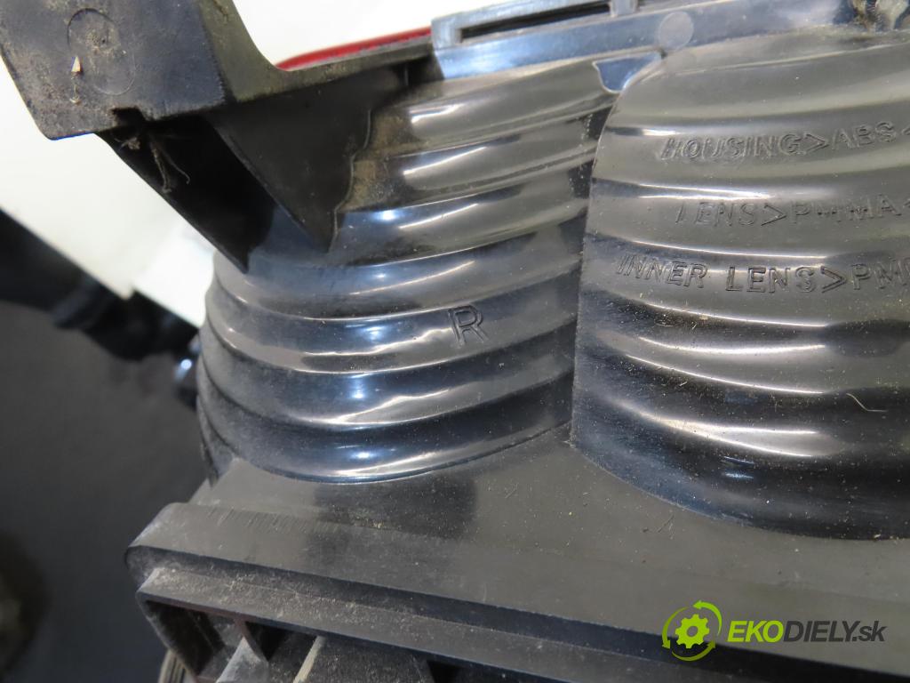 VW CADDY III Variant (2KB, 2KJ, 2CB, 2CJ) KOMBIVAN 2006 55,00 1.9 TDI - BSU 1896,00 Svetlo pravé zadné 2K0945258A ; 4VEX13N004AB