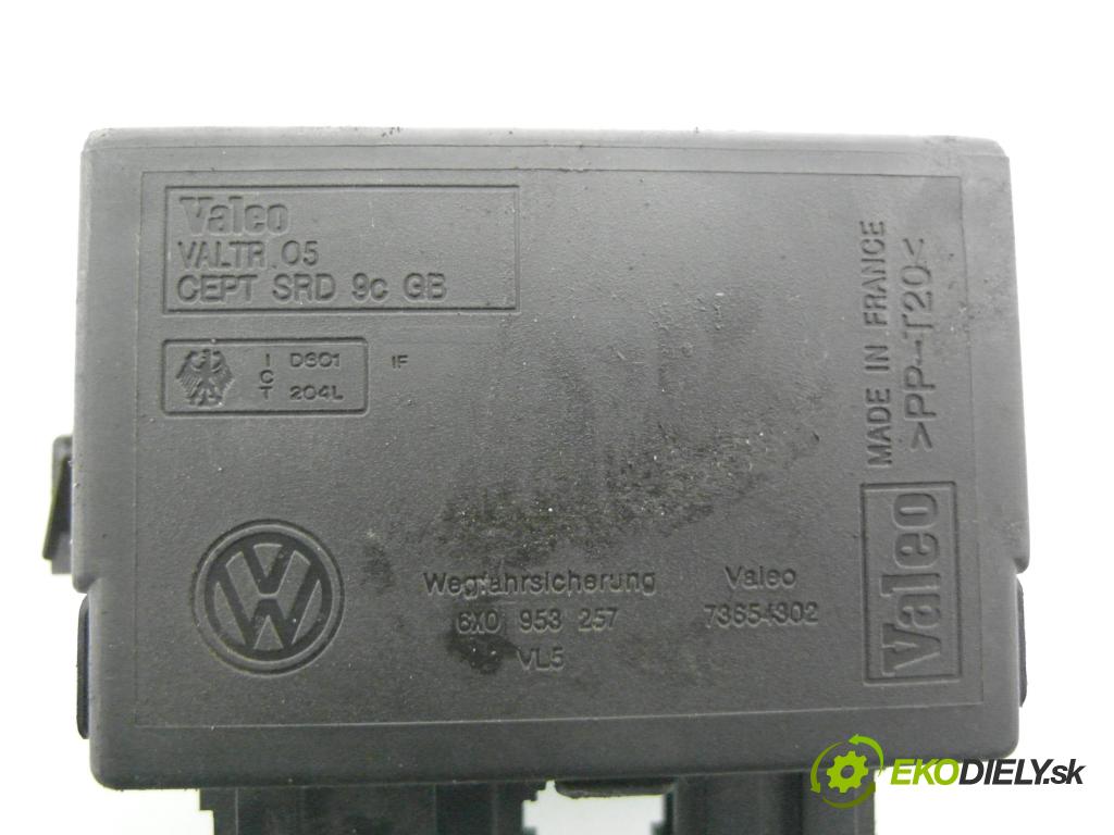VW POLO CLASSIC (6V2) SEDAN 2001 44,00 1.4 60 - AEX 1390,00 spinačka / imobilizéra IMMO / Riadiaca jednotka 6K0906032AD ; 6K0905851 ; 73654302