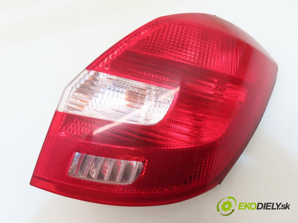 SKODA FABIA II Combi (545) KOMBI 2009 59,00 1.4 TDI - BNV 1422,00 Svetlo pravé zadné