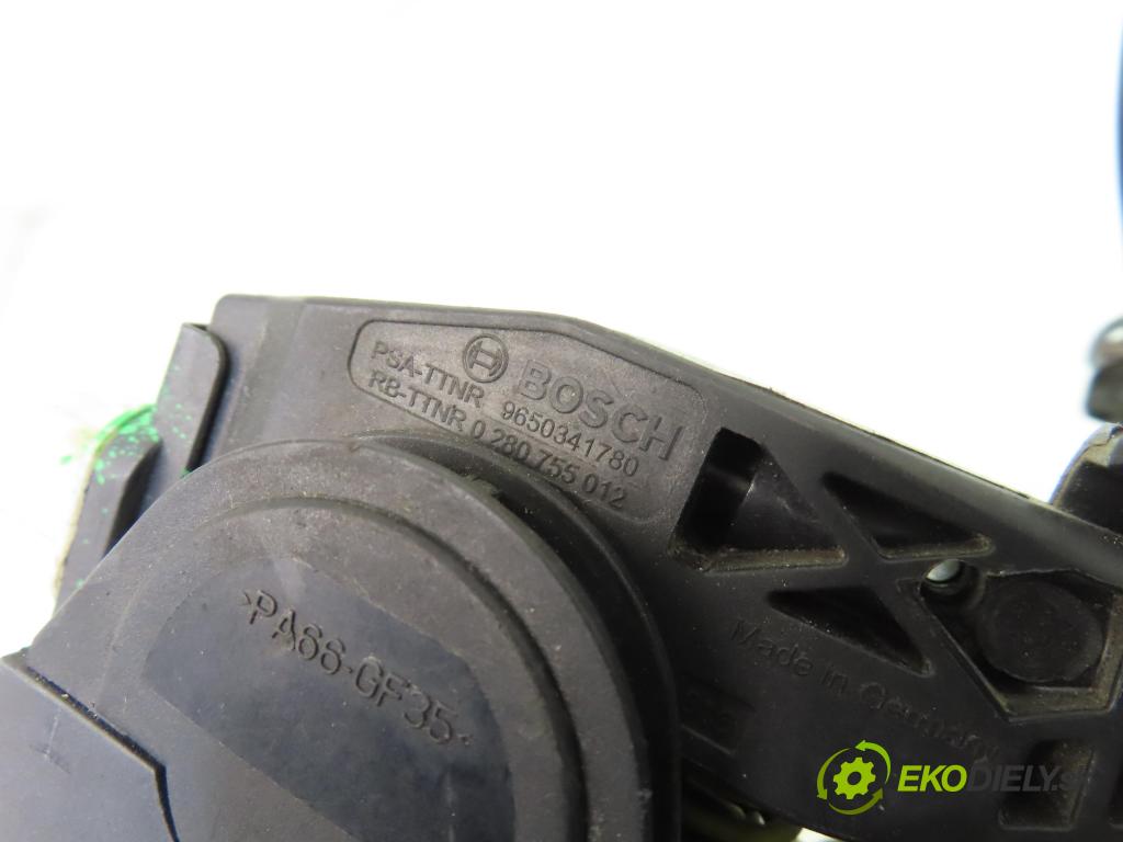 PEUGEOT 407 SW (6E_) KOMBI 2007 100,00 2.0 HDi 135 - RHR 1997,00 potenciometr plynového pedálu 9650341780 ; 0280755012 (Potenciometr plynového pedálu)