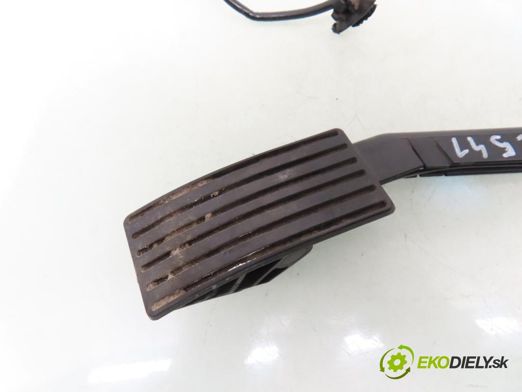 PEUGEOT 407 SW (6E_) KOMBI 2007 100,00 2.0 HDi 135 - RHR 1997,00 potenciometr plynového pedálu 9650341780 ; 0280755012 (Potenciometr plynového pedálu)