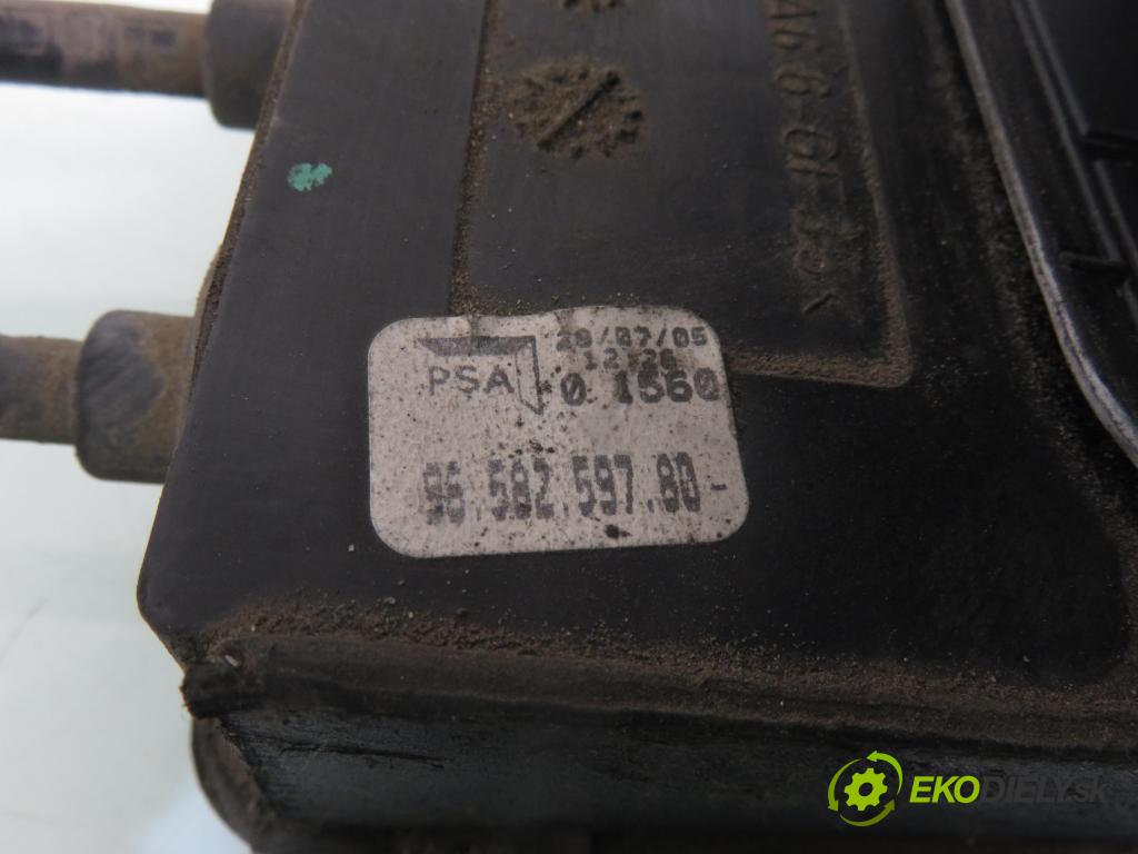 PEUGEOT 407 SW (6E_) KOMBI 2005 80,00 1.6 HDi 110 - 9HZ (DV6TED4) 1560,00 ZVEDÁK: 9658259780 ; 01560