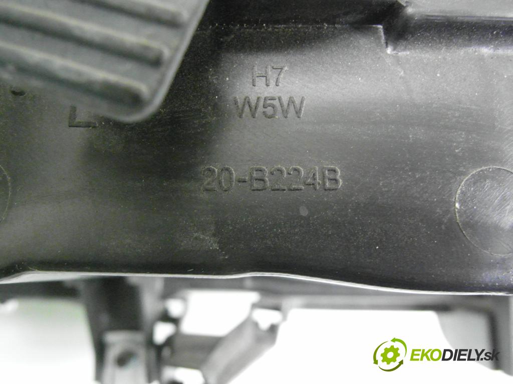 PEUGEOT 307 SW (3H) KOMBI 2005 81,00 1.6 16V - NFU (TU5JP4) 1587,00 světlo LP 20B224B