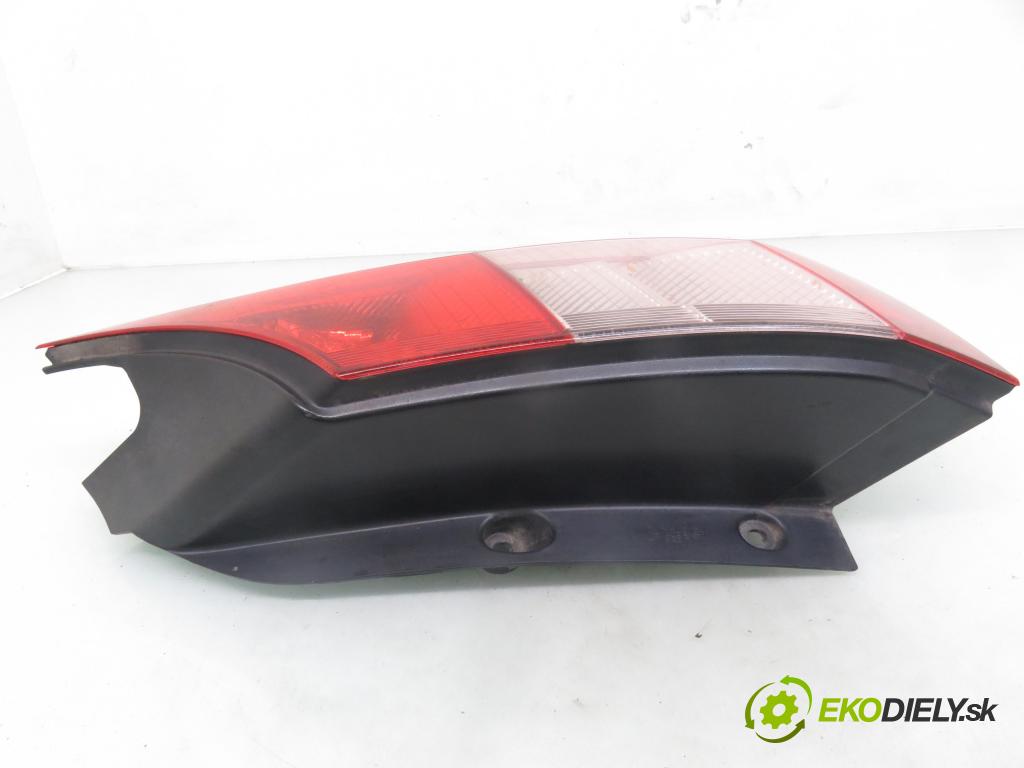 RENAULT SCENIC II (JM0/1_) MINIVAN 2003 99,00 2.0 135 - F4R 770 1998,00 Svetlo pravé zadné 8200127702A ; 2SK00865902