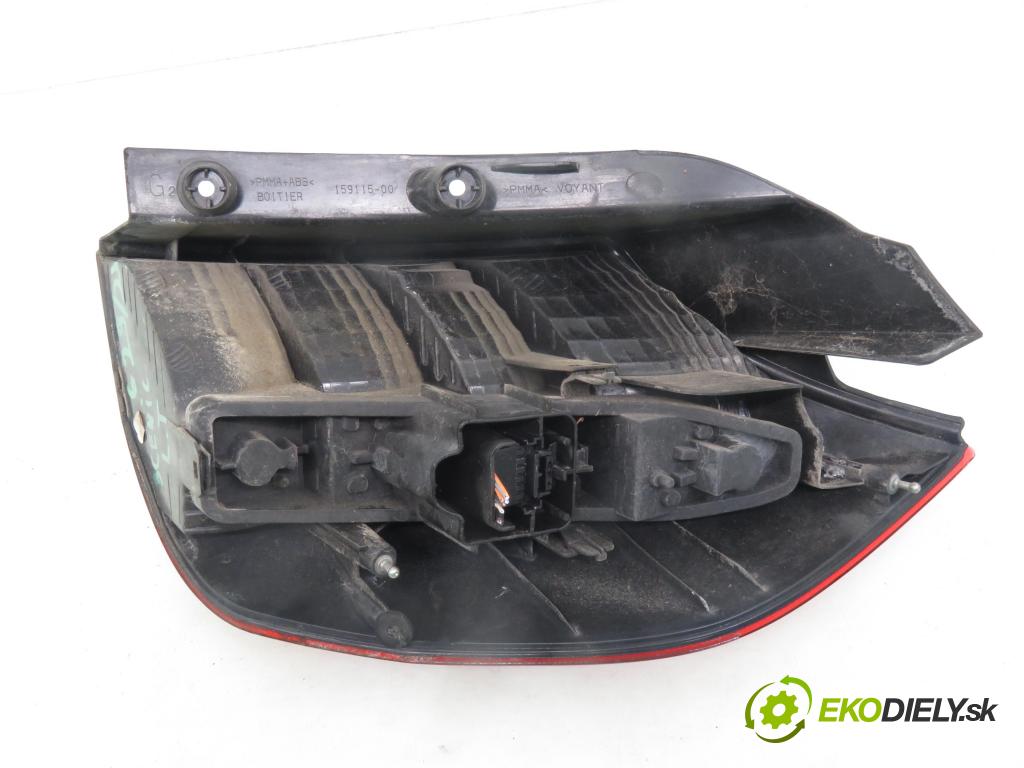 RENAULT SCENIC II (JM0/1_) MINIVAN 2003 99,00 2.0 135 - F4R 770 1998,00 Svetlo ľavé zadné 8200127704C ; 2SK00865901