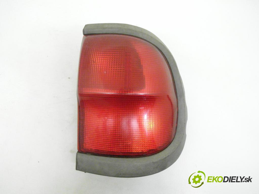 NISSAN TERRANO II (R20) TERENOWY 2002 113,00 3.0 Di 4WD - ZD30 2953,00 Svetlo pravé zadné 268500X000