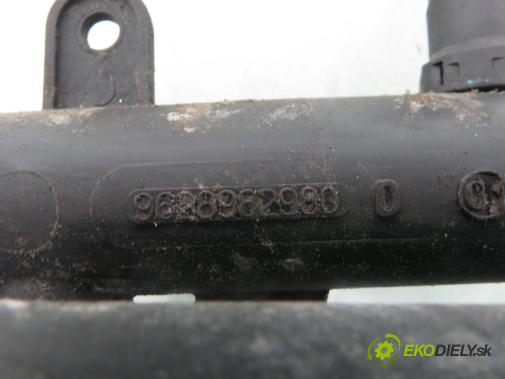 PEUGEOT 206 liftback (2A/C) HB 2001 440,00 1.1 i - HFX (TU1JP) 1124,00 lišta vstřikovací 9628982980 ; 9638128080 (Vstřikovací lišta)