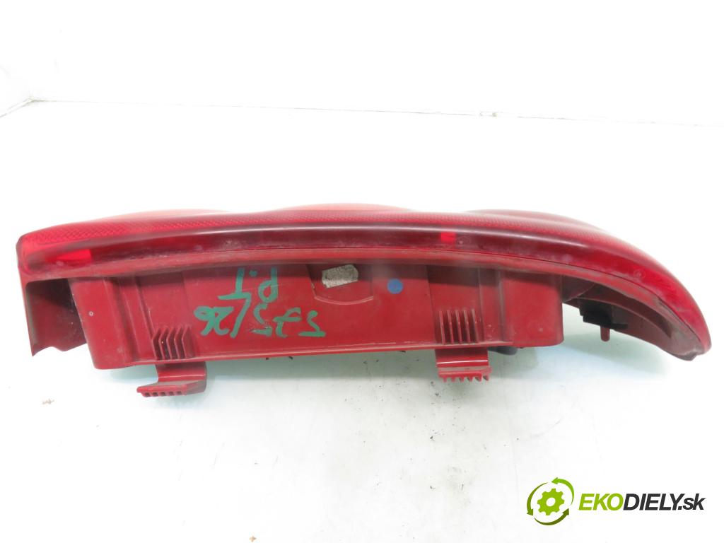 FIAT SEICENTO / 600 (187_) HB 2003 40,00 1.1 (187AXB, 187AXB1A) - 176 B2.000 1108,00 světlo pravé zadní 39660748