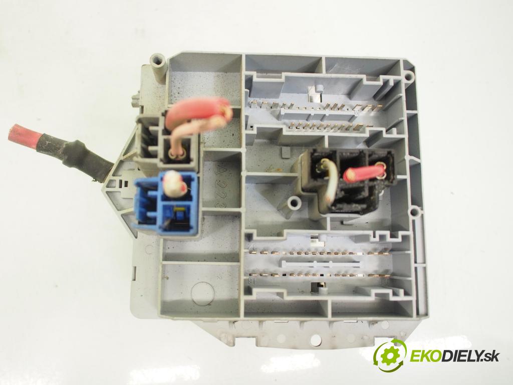 FIAT PUNTO (188_) HB 2004 44,00 1.2 60 (188.030, .050, .130, .150, .230, .250) - 1 1242,00 spínačka / imobilizéra IMMO / řídící jednotka 0261206980 ; 46778446 ; 05521