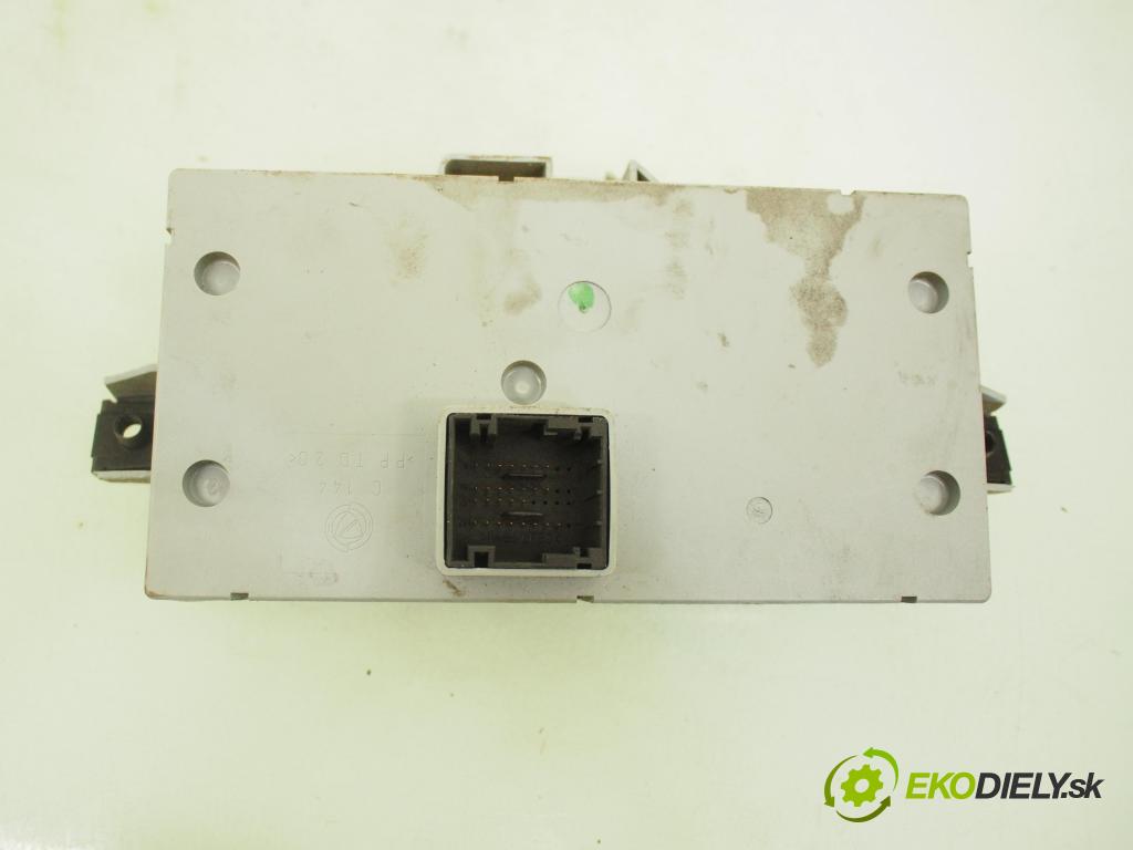 FIAT PUNTO (188_) HB 2004 44,00 1.2 60 (188.030, .050, .130, .150, .230, .250) - 1 1242,00 spínačka / imobilizéra IMMO / řídící jednotka 0261206980 ; 46778446 ; 05521