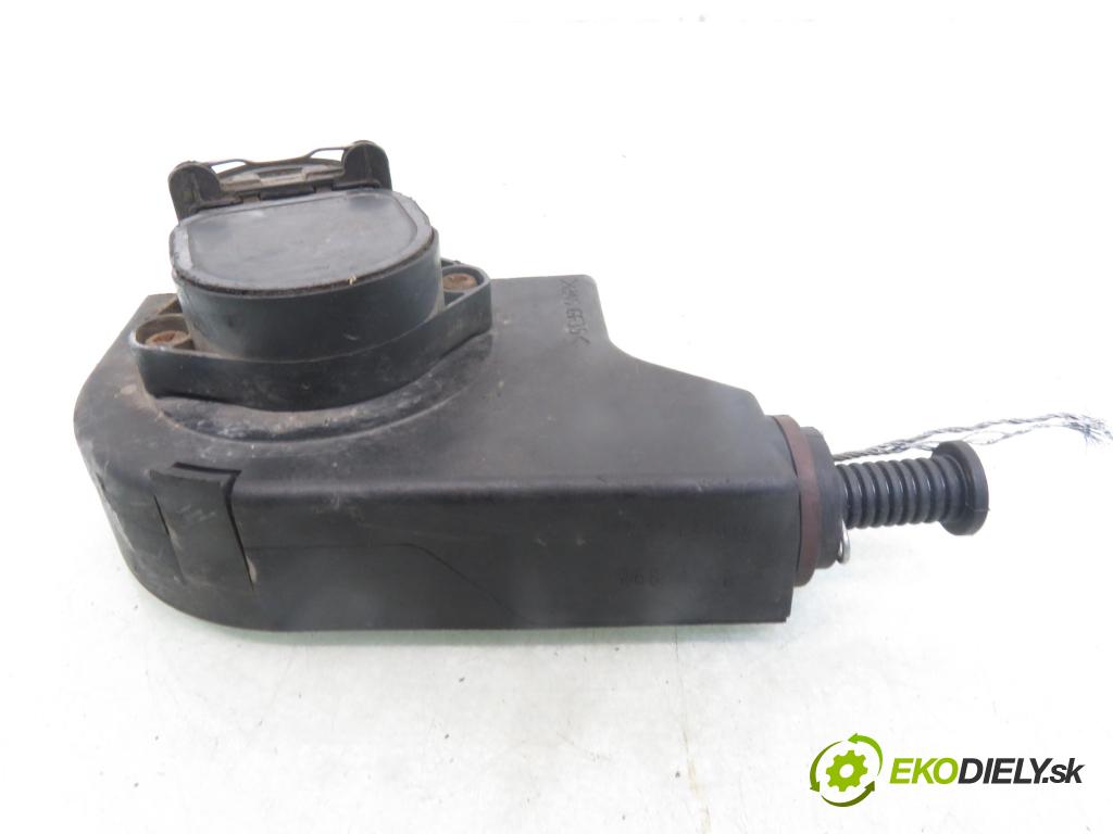 RENAULT SCENIC I (JA0/1_) MINIVAN 2001 102,00 2.0 16V 139 - F4R 740 1998,00 Potenciometer plynu 7700431918 (Potenciometer plynového pedálu)