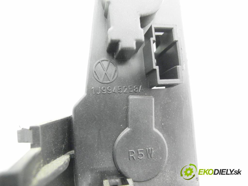 VW BORA Variant (1J6) KOMBI 2000 85,00 1.9 TDI - AJM 1896,00 vložka svetla pravy zadné 1J9945258A
