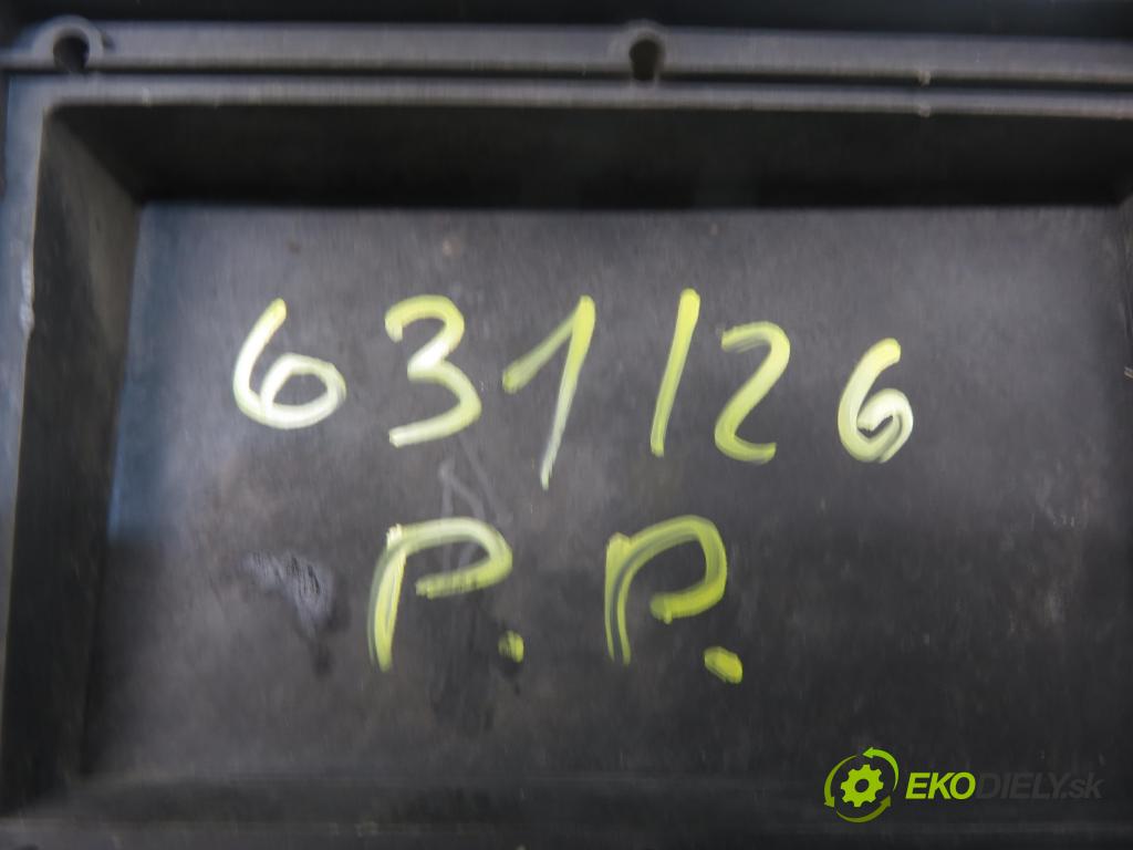 RENAULT LAGUNA II Grandtour (KG0/1_) KOMBI 2003 88,00 1.9 dCi 120 - F9Q 750 1870,00 Svetlo PP 8200002847 ; 89004686