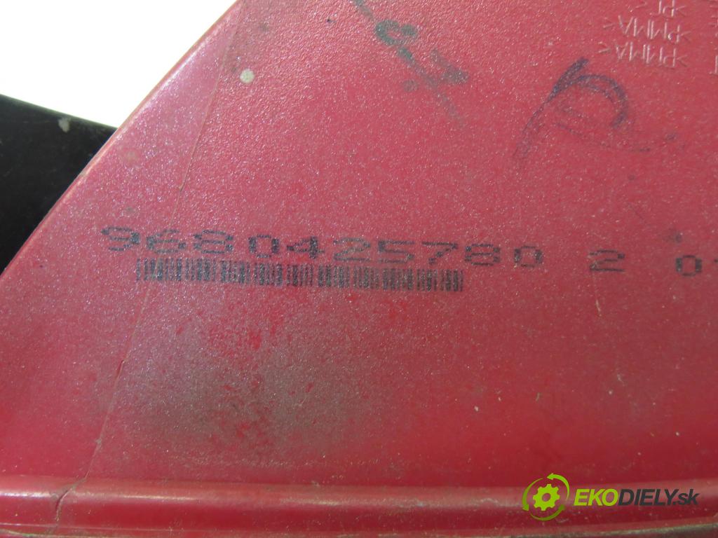 PEUGEOT 308 (4A_, 4C_) HB 2008 70,00 1.4 16V - 8FS (EP3) 1397,00 světlo levé zadní 9680425780