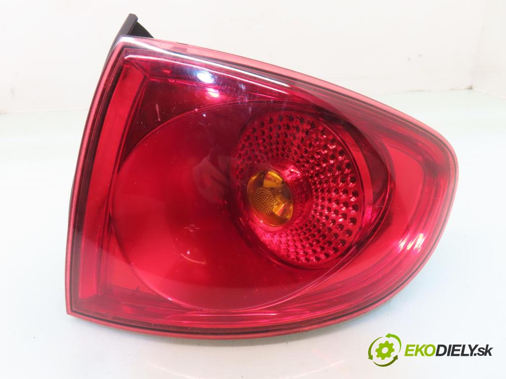 SEAT ALTEA (5P1) MINIVAN 2005 77,00 1.9 TDI PD 105 - BXE 1896,00 Svetlo pravé zadné 5P0945096D ; 5P0945112